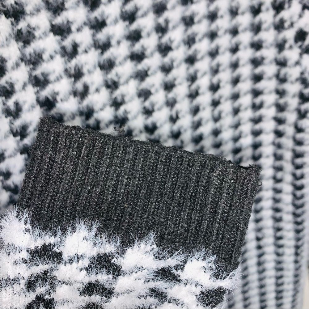 Tahari Black and White Houndstooth Cardigan with Gold Buttons XS to Medium - Picture 15 of 16